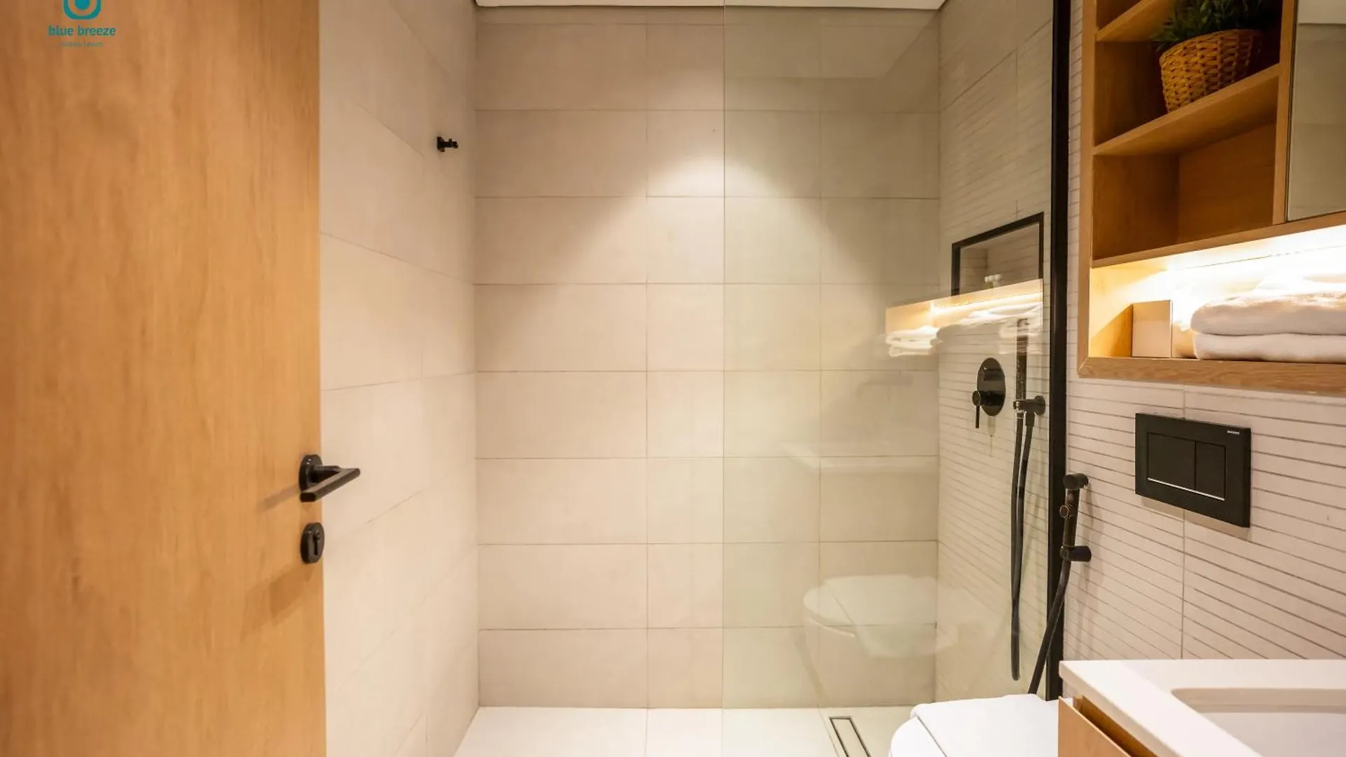 Appartamento Blue Breeze - Stylish 2Br With Balcony & Private Terrace In Jvc Dubai 0*,