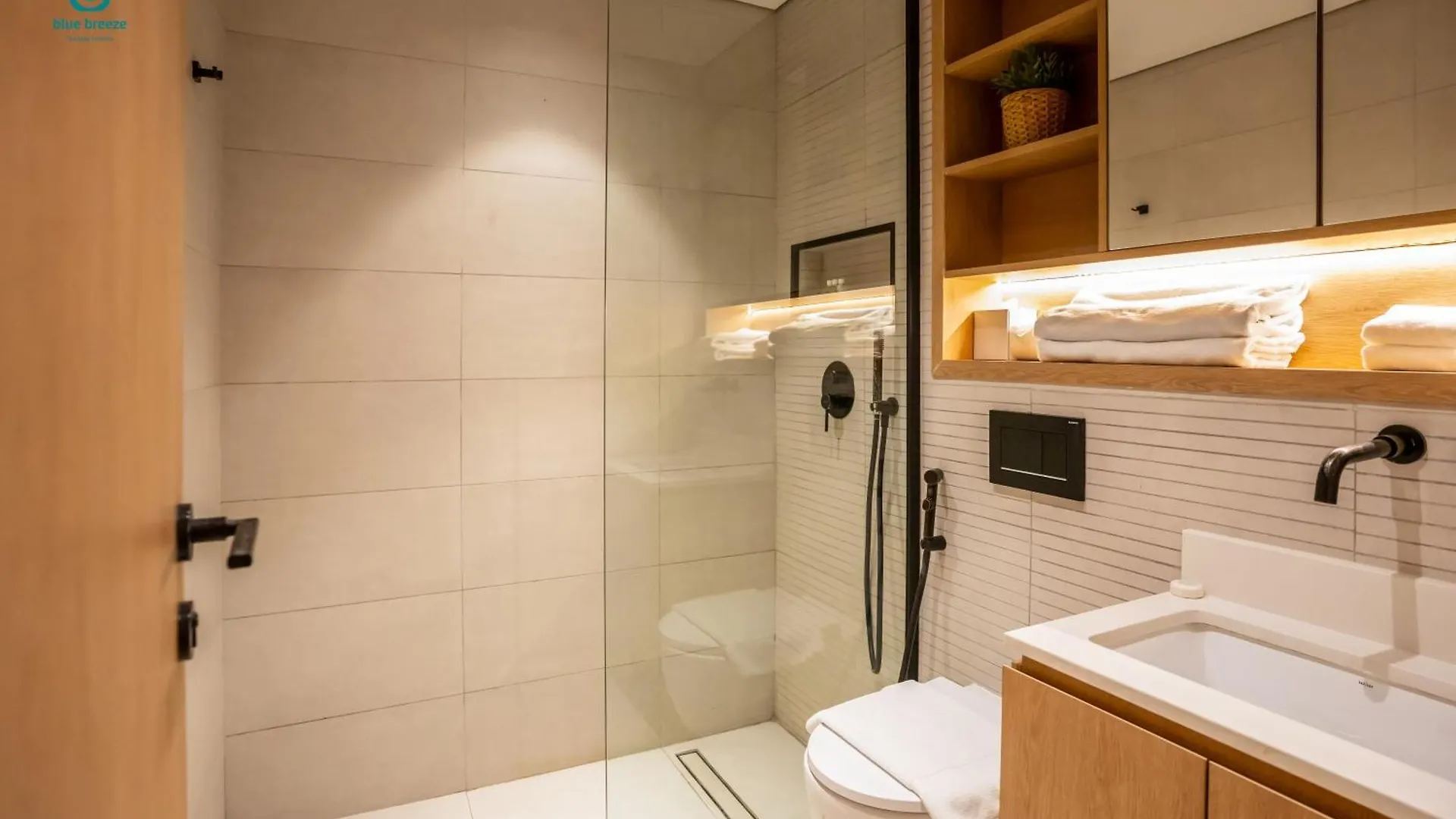 Blue Breeze - Stylish 2Br With Balcony & Private Terrace In Jvc Apartment Dubai