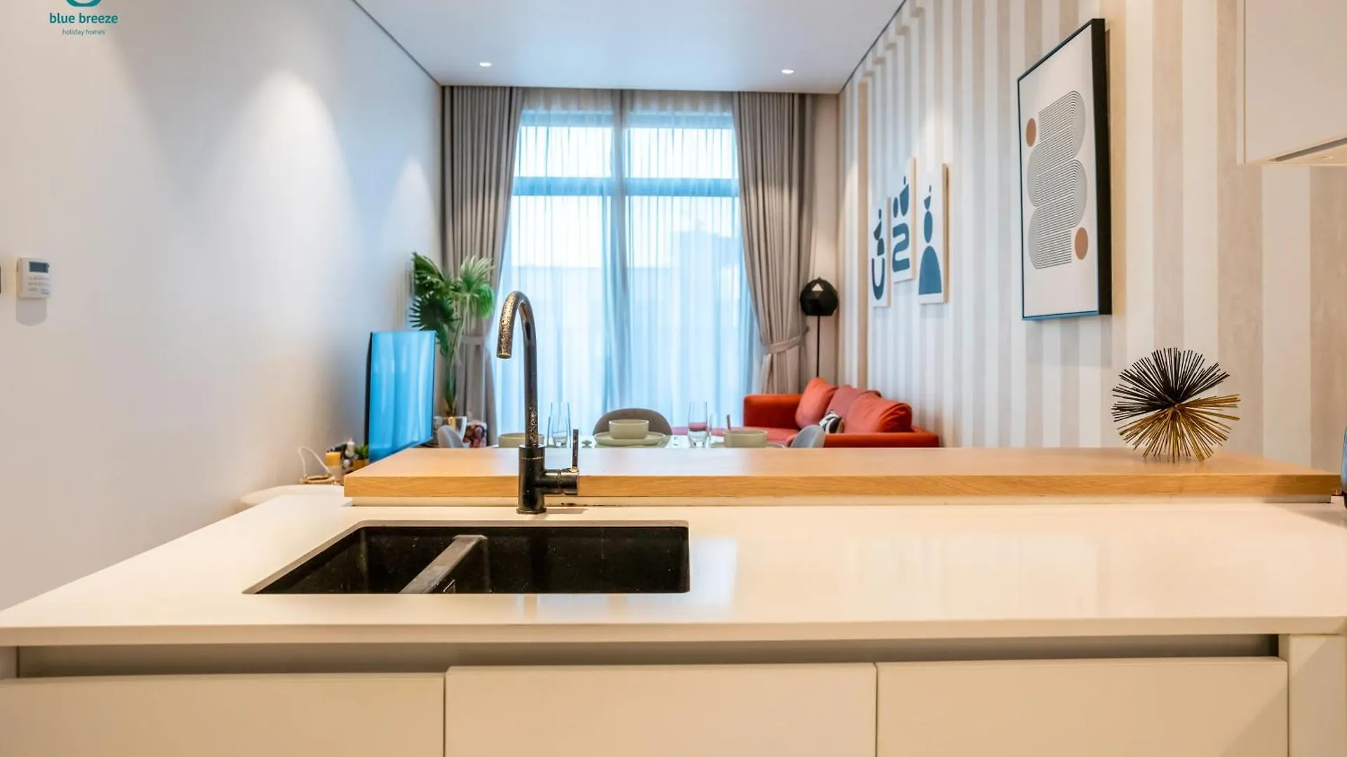 Blue Breeze - Stylish 2Br With Balcony & Private Terrace In Jvc Apartment Dubai