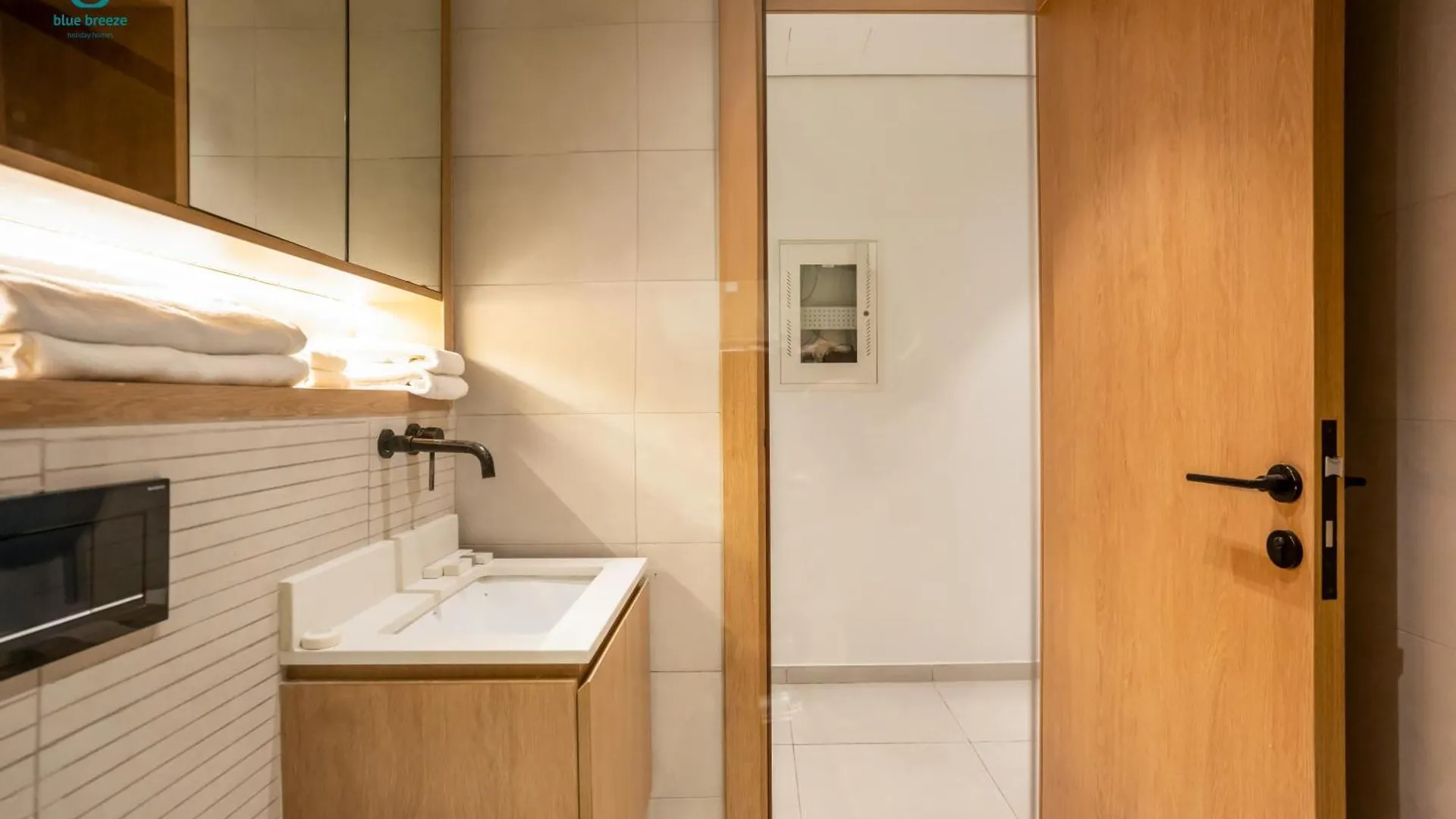 Blue Breeze - Stylish 2Br With Balcony & Private Terrace In Jvc Apartment Dubai