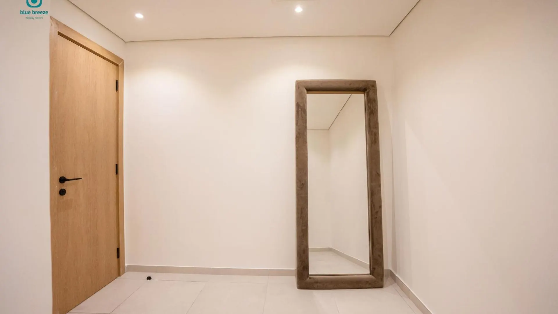 Blue Breeze - Stylish 2Br With Balcony & Private Terrace In Jvc Apartment Dubai 0*,  United Arab Emirates