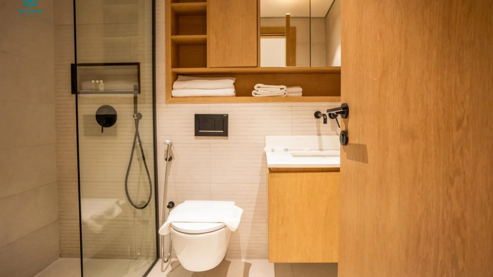 Blue Breeze - Stylish 2Br With Balcony & Private Terrace In Jvc Apartment Dubai