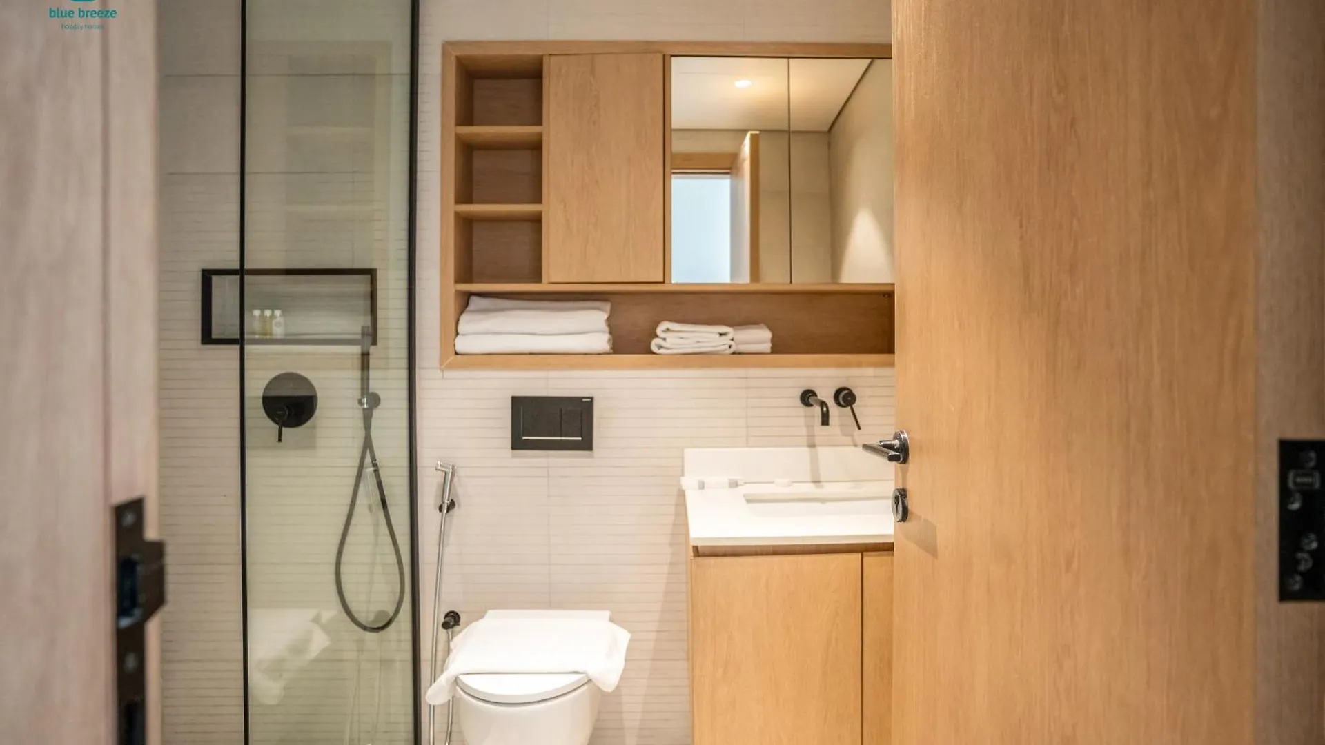Blue Breeze - Stylish 2Br With Balcony & Private Terrace In Jvc Apartment Dubai