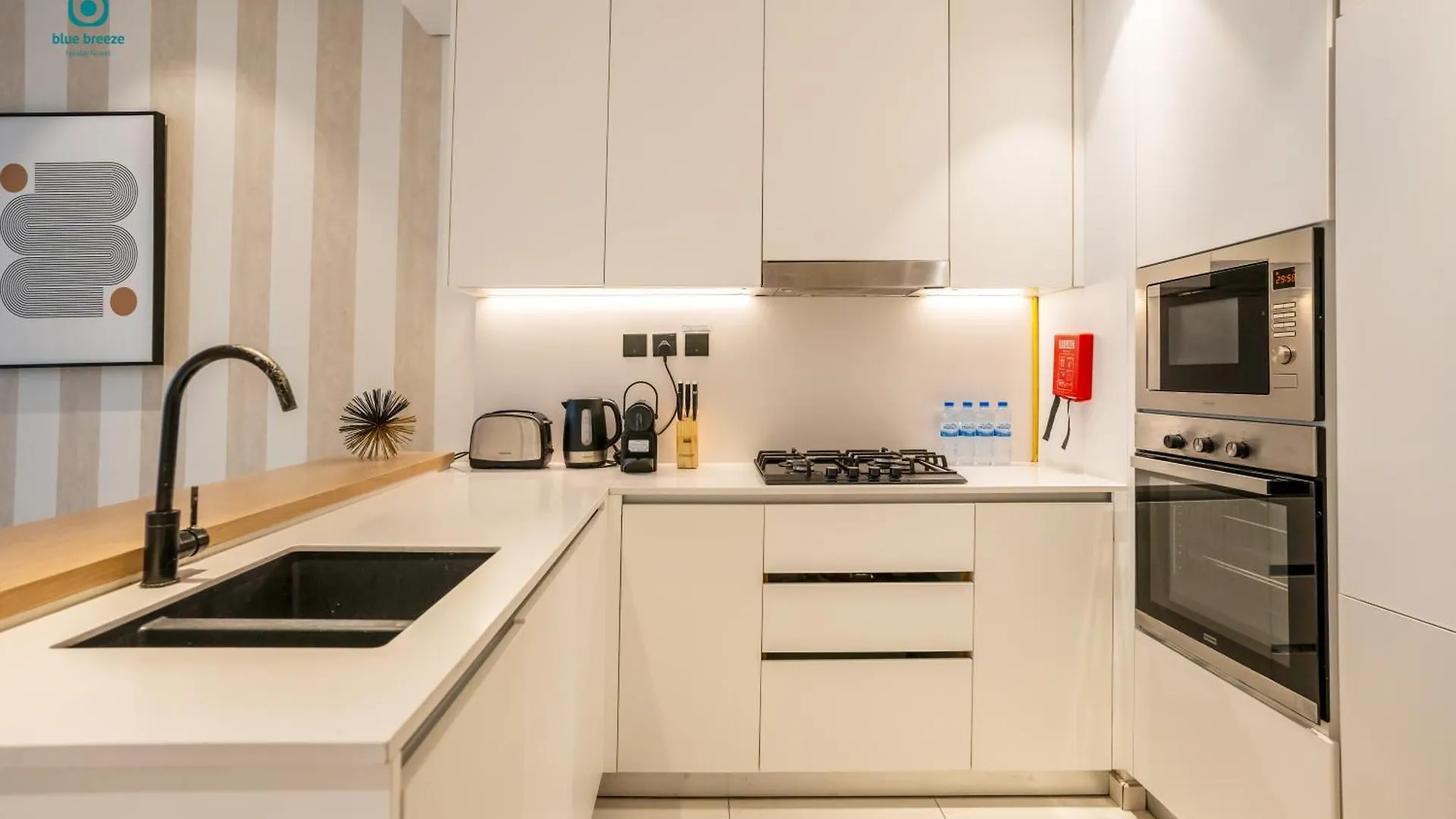 Blue Breeze - Stylish 2Br With Balcony & Private Terrace In Jvc Apartment Dubai 0*,  United Arab Emirates